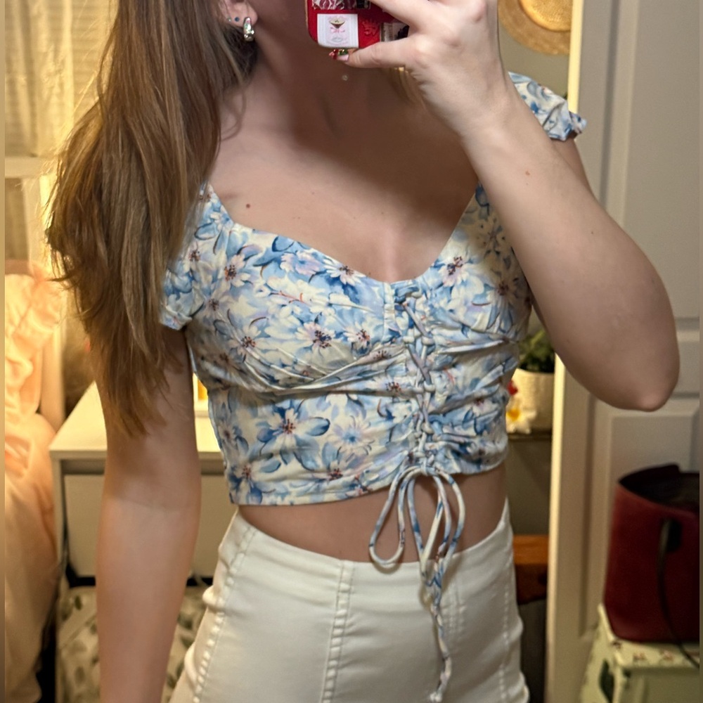 American Eagle Outfitters Light Blue Floral Crop Top